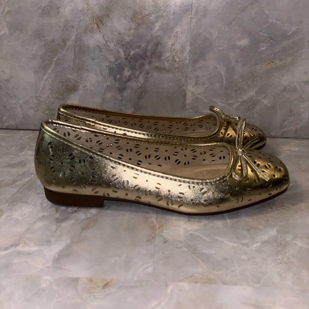 Cliffs by WHITE MOUNTAIN excellent preowned